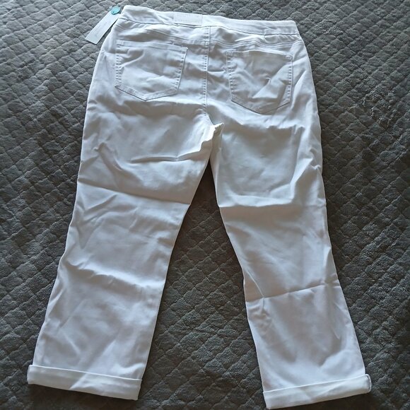 Women's High Rise Fit Capri - Picture 2 of 7